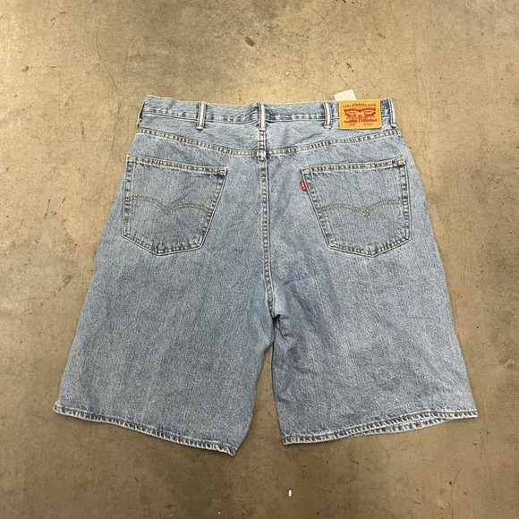 Baggy Levi's 550‎ jorts - Picture 1 of 6